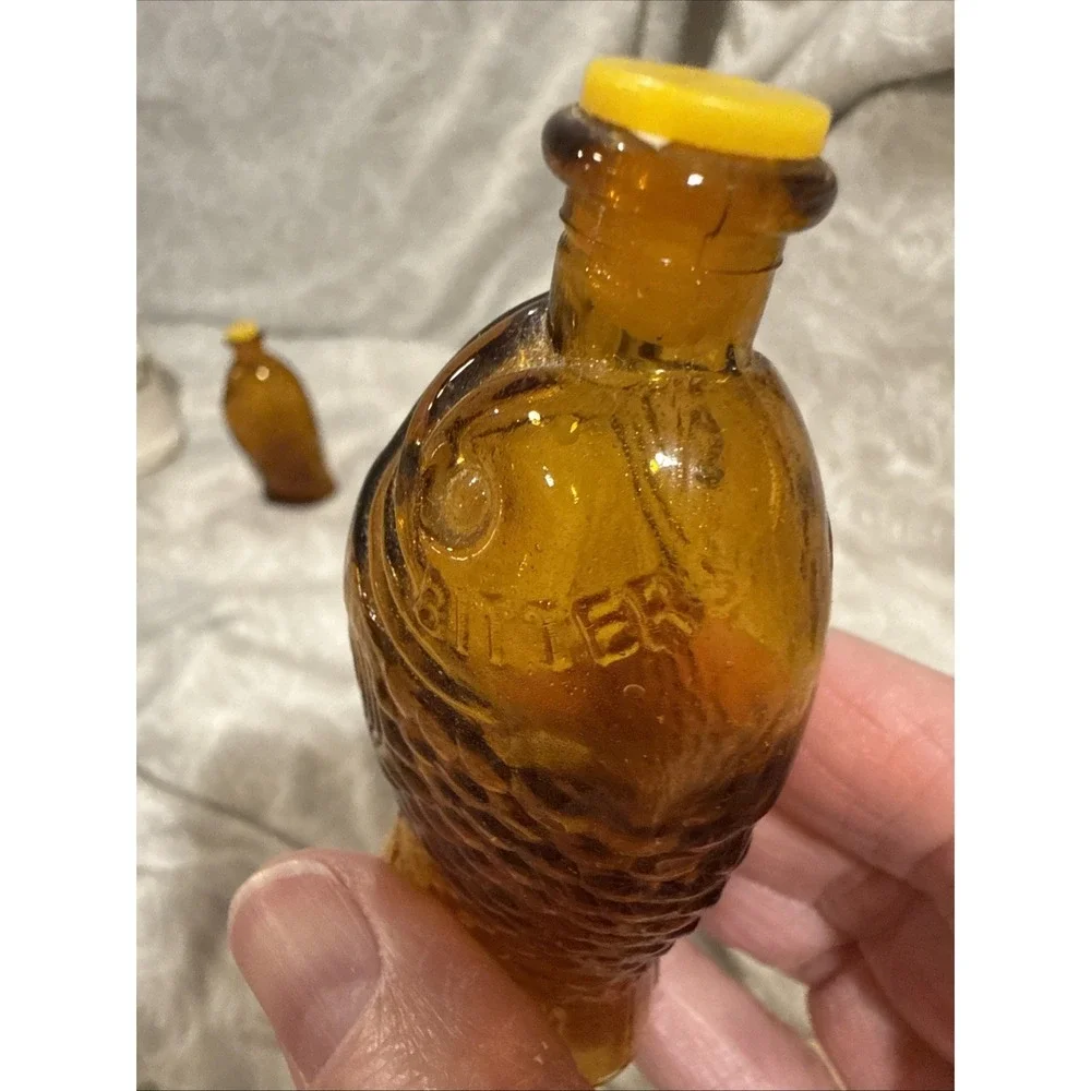 Vtg Bitters Fischs Amber Glass Fish Gold Bottle Salt & Pepper Shakers Small 3